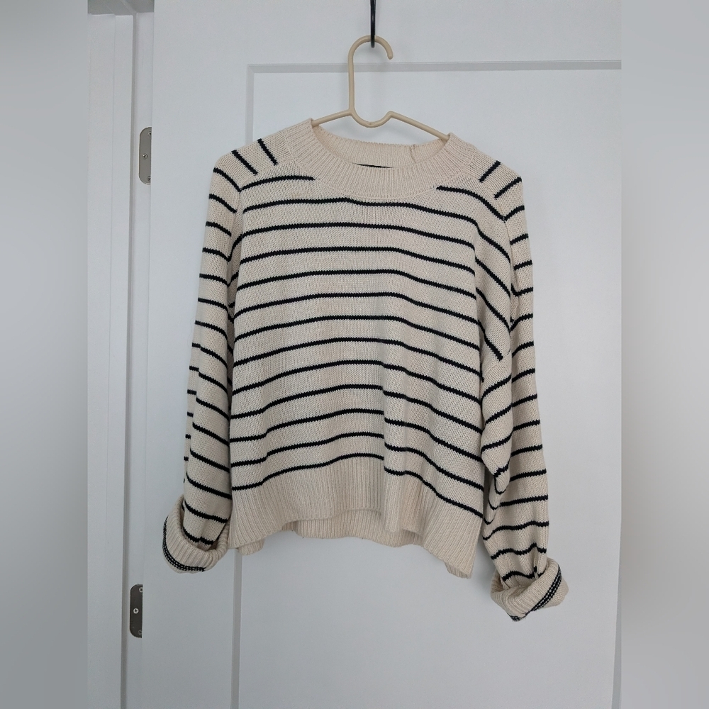 T Tahari Black and Cream Striped Sweater. Women's Size XL - Picture 4 of 10